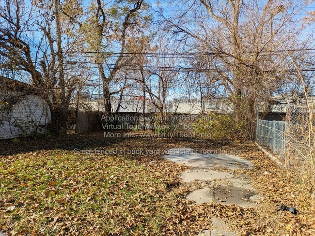 Building Photo - 16851 Snowden St