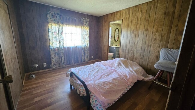 Building Photo - Rural Living at Its Finest – 2BR Home with Open Desert Views