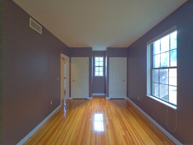 Building Photo - 421 Wethersfield Ave