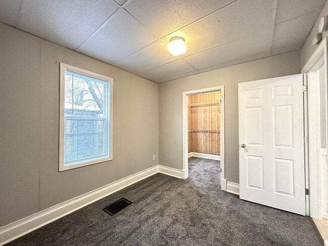 Building Photo - 422 N 27th Ave W