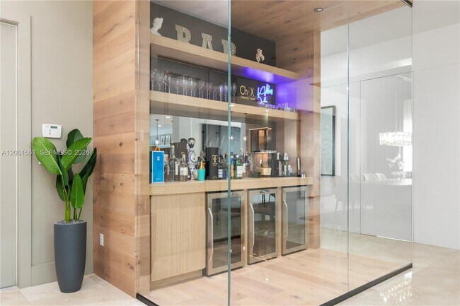Building Photo - 9529 Eden Roc Ct