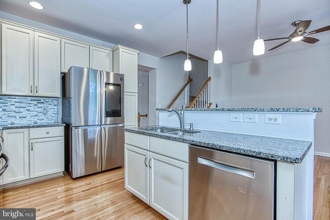 Building Photo - 208 Croft Square