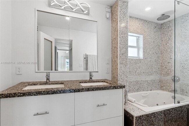 Building Photo - 325 Ocean Dr