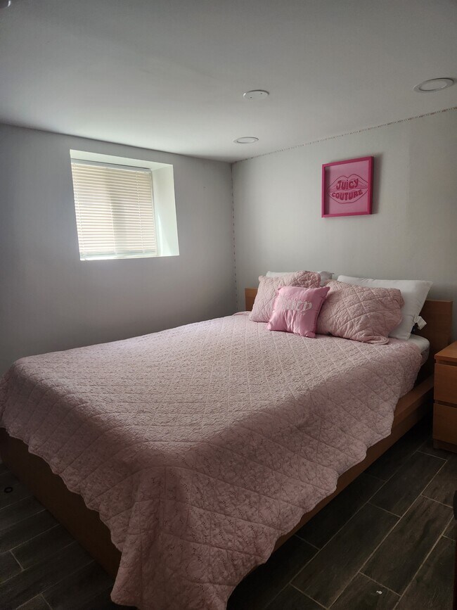 Building Photo - 5848 N Merrimac Ave