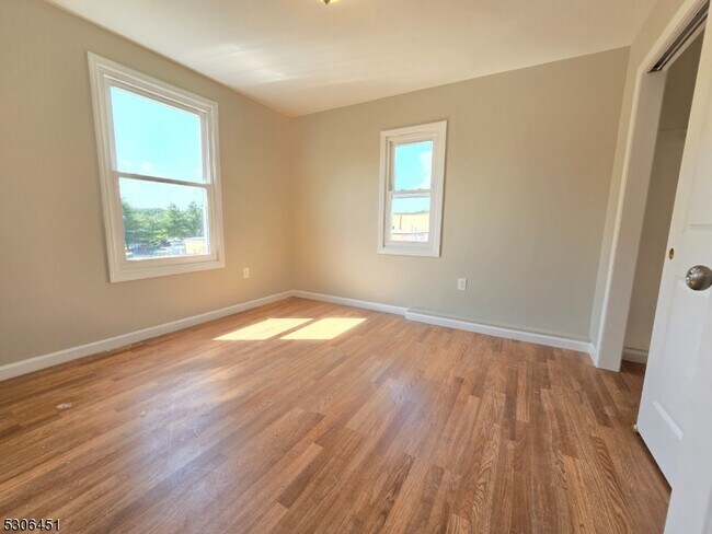 Building Photo - 158 N 8th St