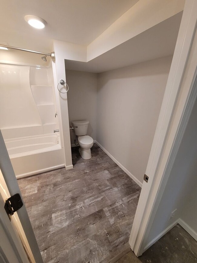 Building Photo - 3 Bedroom, 2 Bath Single Family Home in Camanche, IA