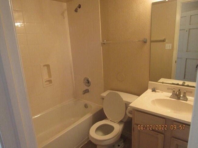 Building Photo - 1600 Hartsdale Dr