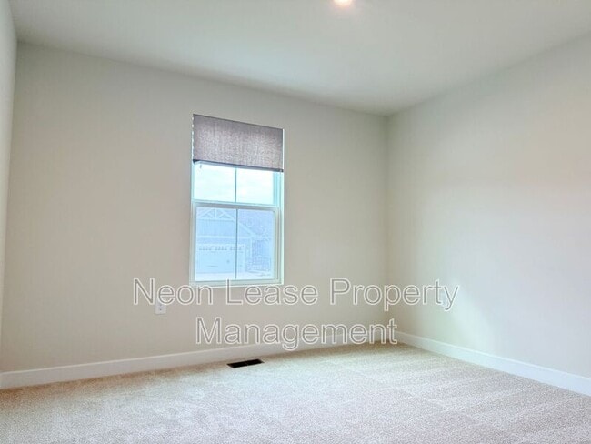 Building Photo - 7287 Clubhouse Dr