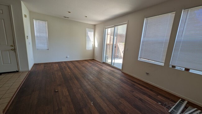 Building Photo - Experience Modern Comfort in This Newer Sp...