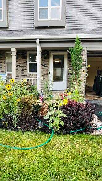 Building Photo - 722 E Whispering Oaks Dr