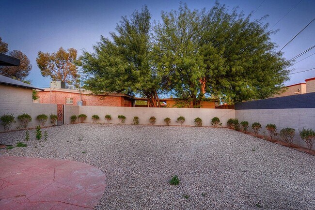 Building Photo - PRE-LEASE FOR AUGUST 2026 - Gorgeous home ...