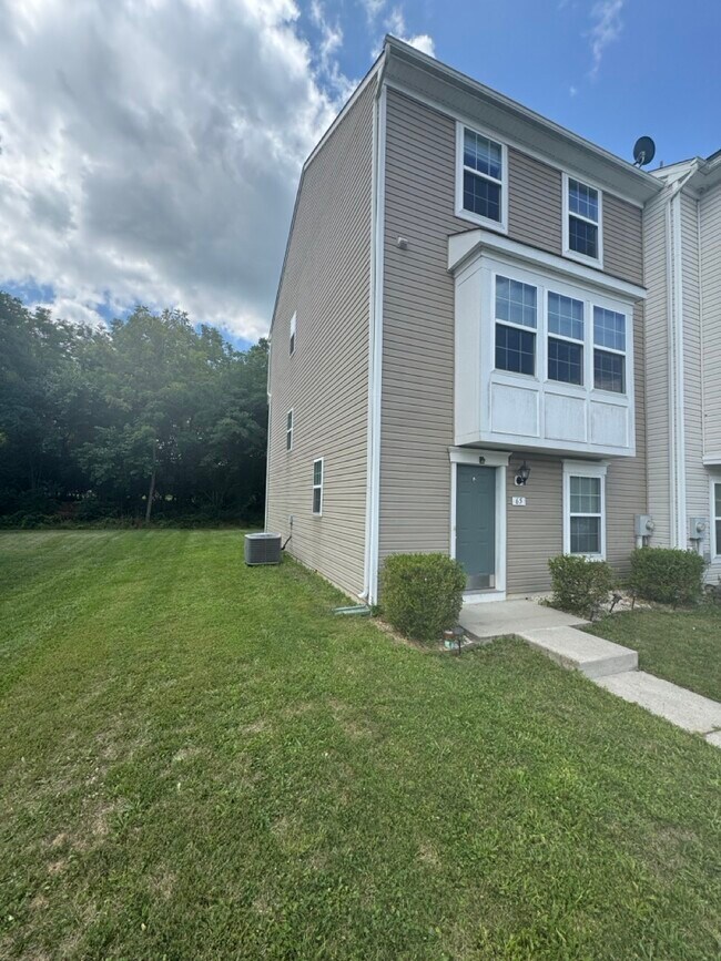 Building Photo - 65 Private Ct