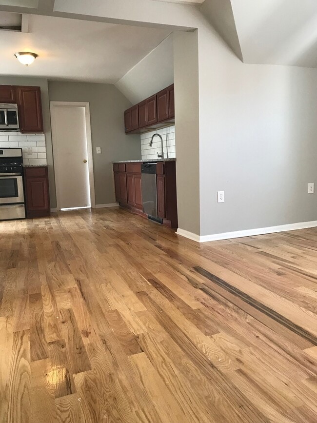 Building Photo - 174 Portsea St