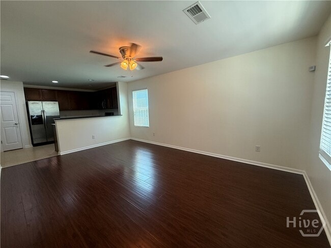 Building Photo - 426 Lions Den Dr
