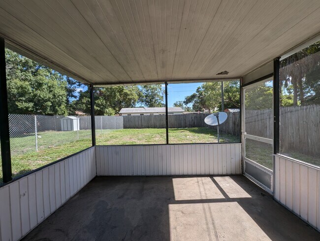 Building Photo - 416 40th St E