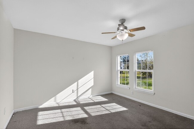 Building Photo - 1548 W 5th St