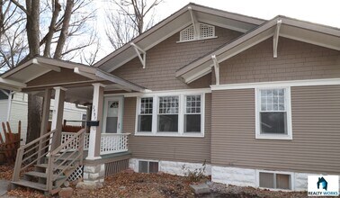 Building Photo - Quaint 2 Bedroom House for Rent