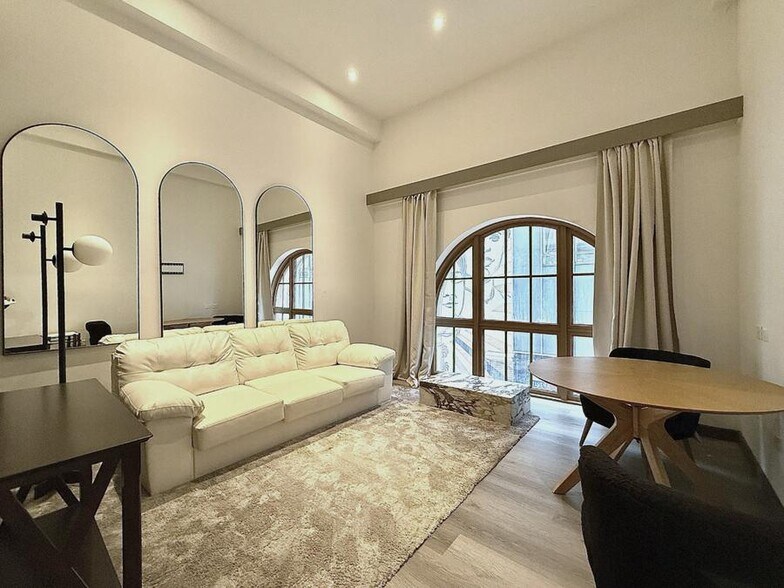 Building Photo - Broad Street