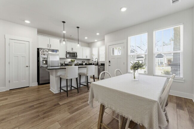 Building Photo - Luxury 3BR/2.5BA Craftsman Townhome with Designer Finishes & Open-Concept Living in Trailside at ...