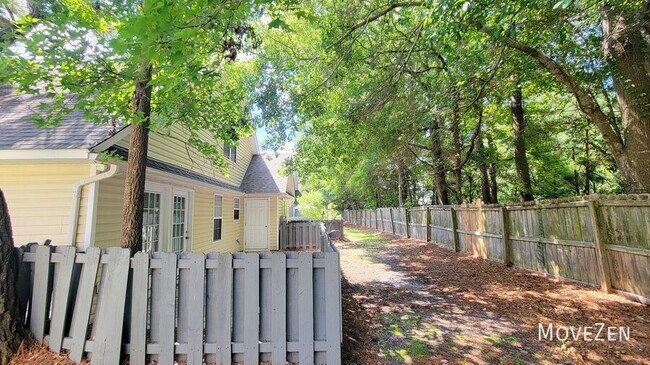 Building Photo - 319 St Rosea Rd