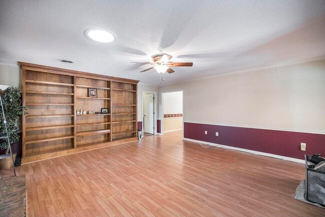 Building Photo - 123 Whipoorwill Way