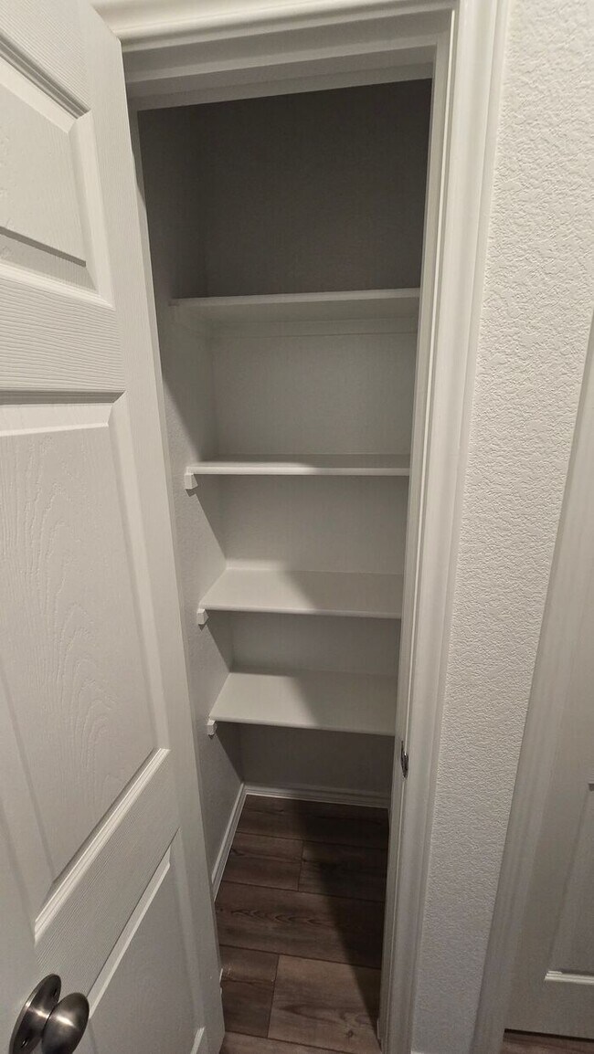 Building Photo - Move-In Special: $500 Off on 2nd Month’s R...