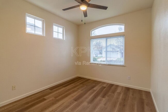 Building Photo - 4142 Pinehurst Cir