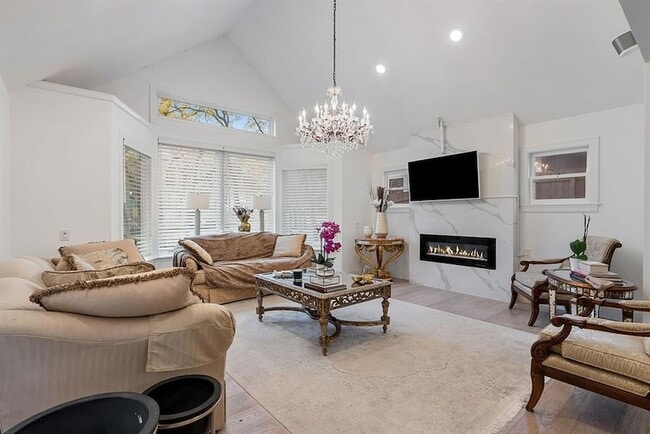 Building Photo - 1703 Meadowbrook Dr