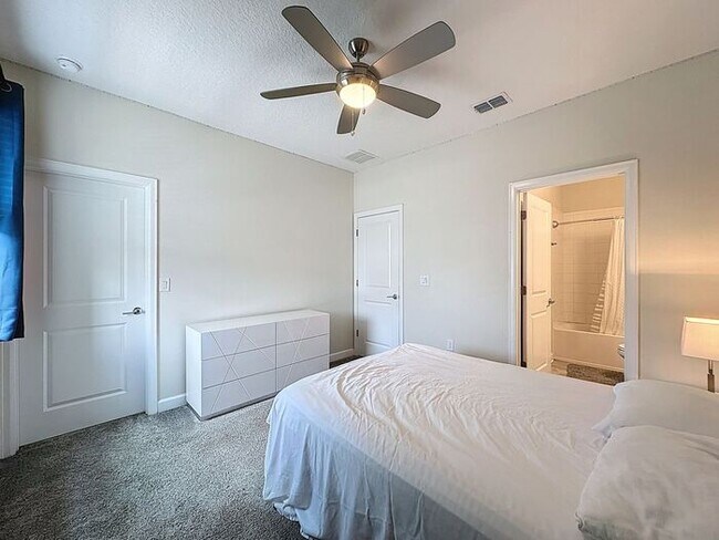 Building Photo - Beautiful Furnished townhome in Vistas of ...