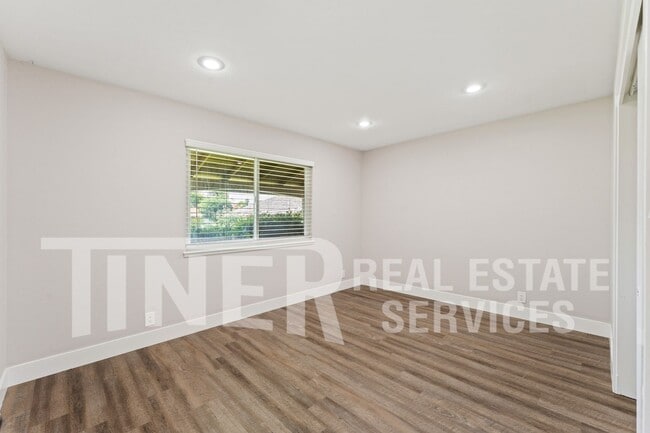 Building Photo - 6612 Modesto Dr