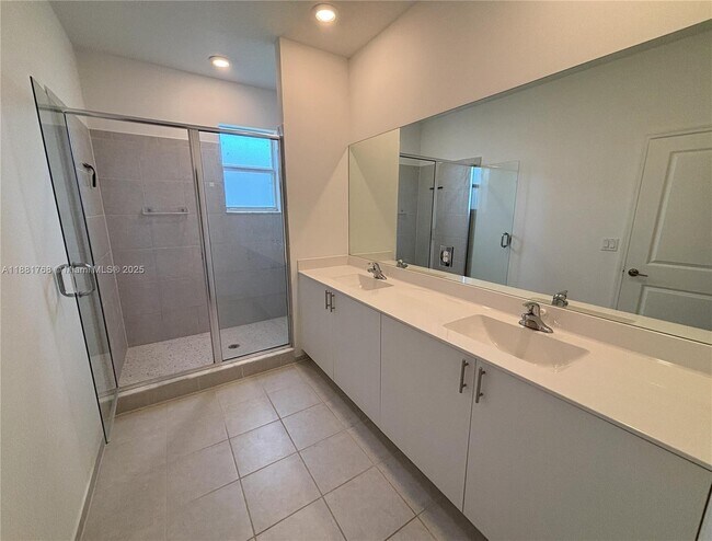 Building Photo - 2622 SE 10th St