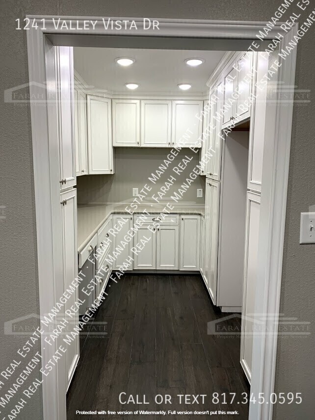 Building Photo - 1241 Valley Vista Dr