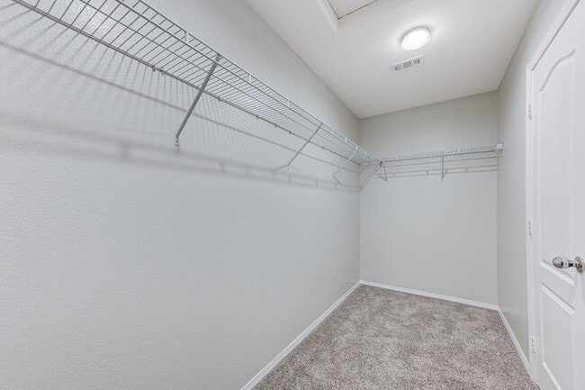 Building Photo - House For Rent! 4 beds, 3 baths Community ...