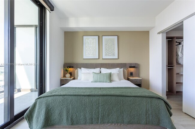 Building Photo - 580 72nd St