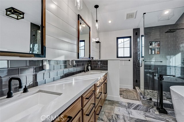 Building Photo - 1852 6th St