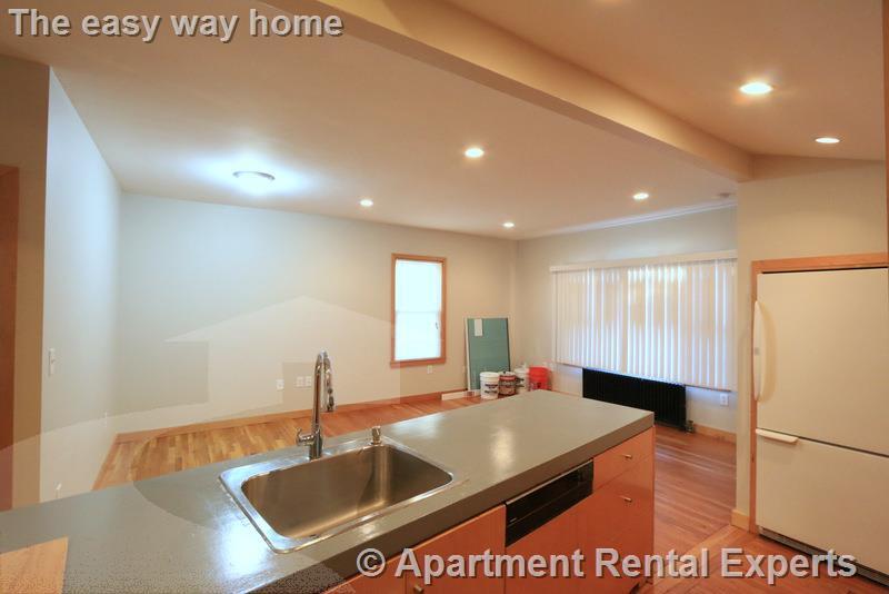 Building Photo - 132 Columbia St