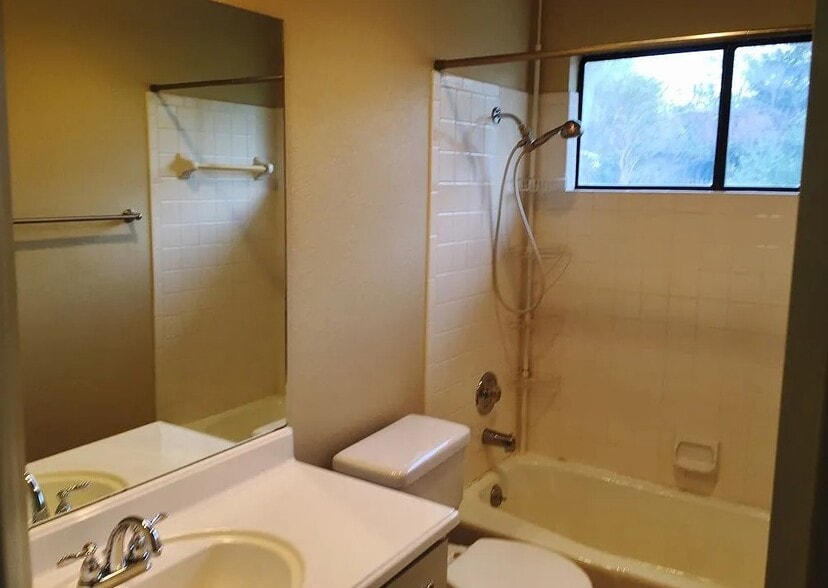 Building Photo - 1213 Silverton Ct