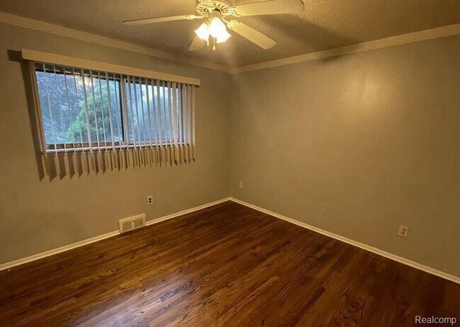 Building Photo - 34660 MacDonald Dr