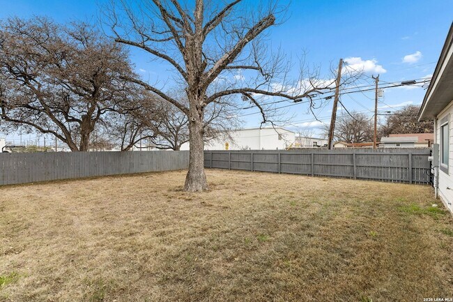 Building Photo - 303 Pendleton Ave