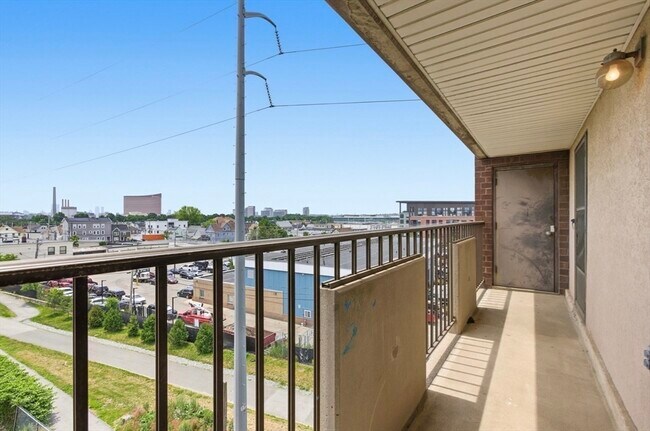 Building Photo - 39 Parlin St