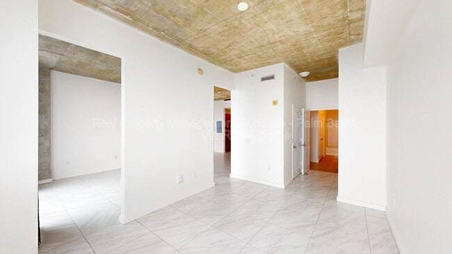 Building Photo - 300 S Australian Ave