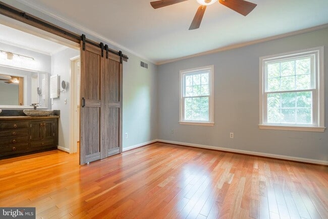 Building Photo - 2426 Falls Pl Ct