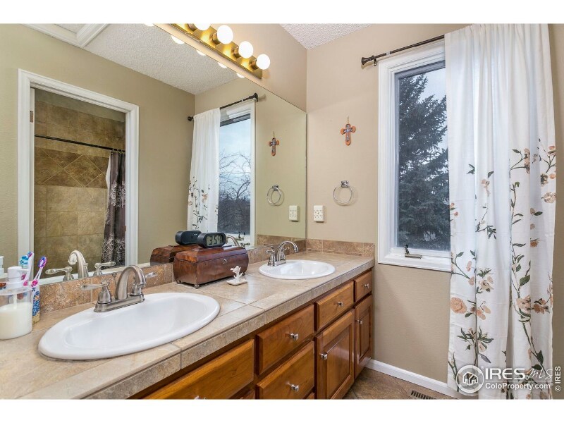 Building Photo - 1418 Front Nine Dr