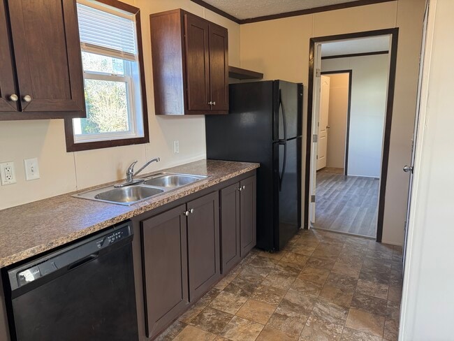 Building Photo - 48582 Lakeview E