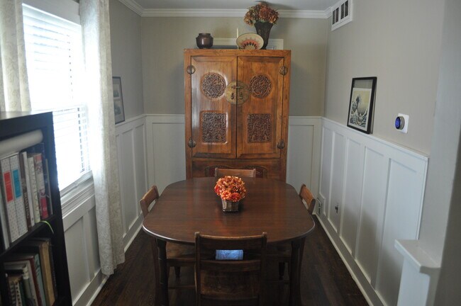 Building Photo - 107 S Iris St