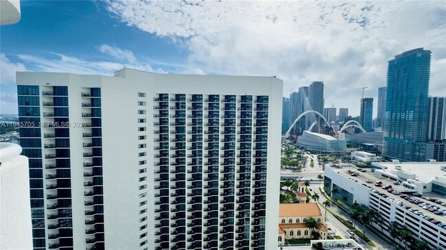 Building Photo - 1717 N Bayshore Dr