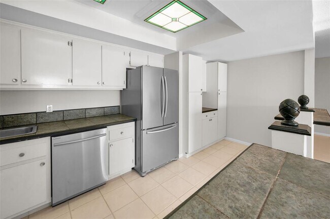 Building Photo - 800 S Gulfview Blvd