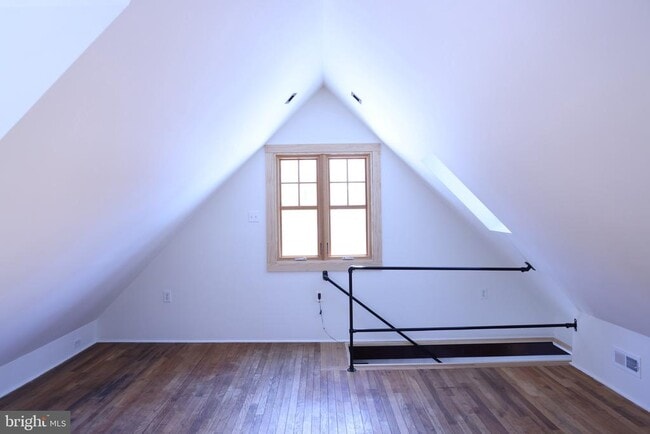 Building Photo - 2598 River Rd