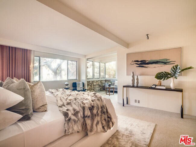 Building Photo - 15515 Via De Las Olas Via