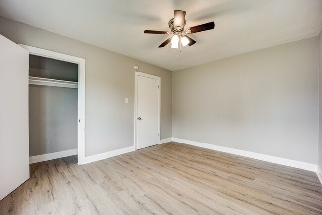 Building Photo - Freshly Updated House